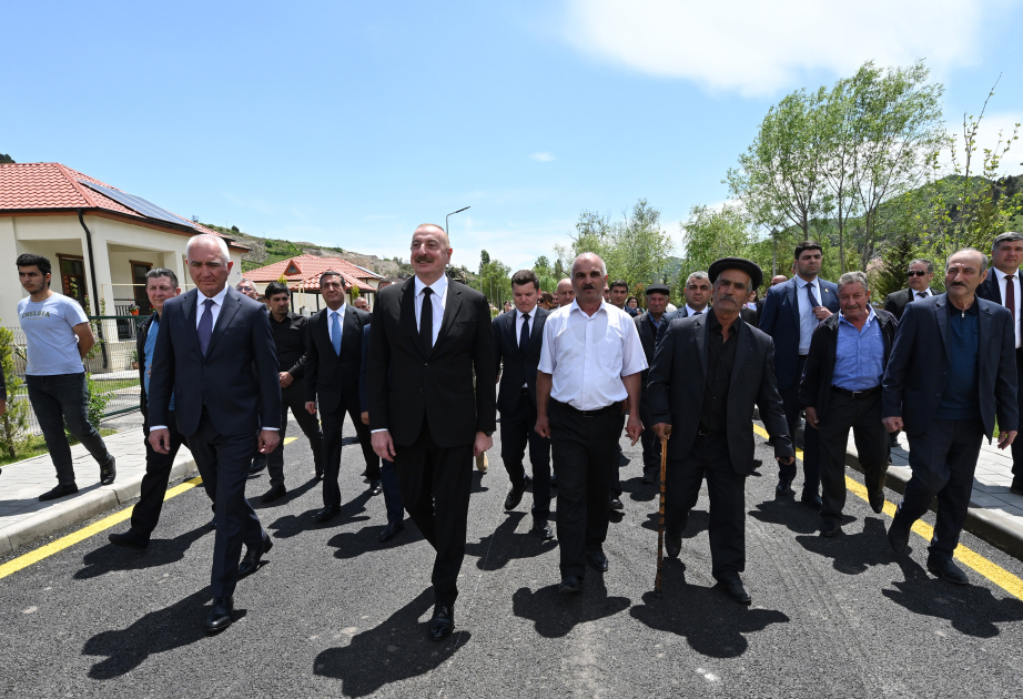 El Presidente de Azerbaiyán se reunió con los residentes reasentados en la aldea de Sus del distrito de Lachin, asistió a la apertura de pequeñas centrales hidroeléctricas